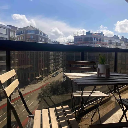 דירה Stylish, Modern With Two Bedrooms, Located In The Vibrant Heart Of T110