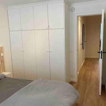 Stylish, Modern With Two Bedrooms, Located In The Vibrant Heart Of T110 דירה *