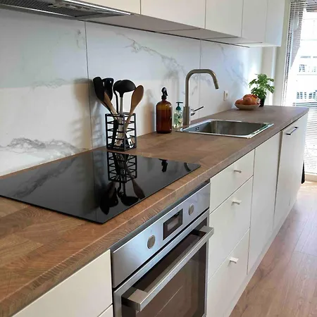 Stylish, Modern With Two Bedrooms, Located In The Vibrant Heart Of T110 * אוסטנדה